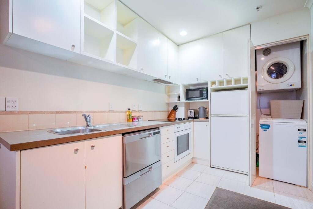 City Life One Bedroom Apartment In Heart Of Cbd Оукланд Екстериор снимка