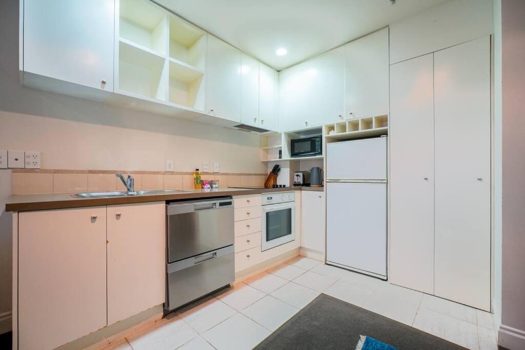 City Life One Bedroom Apartment In Heart Of Cbd Оукланд Екстериор снимка