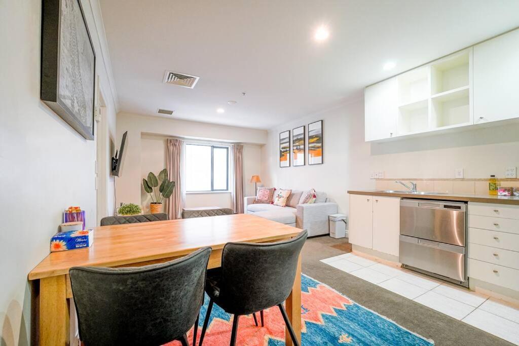City Life One Bedroom Apartment In Heart Of Cbd Оукланд Екстериор снимка